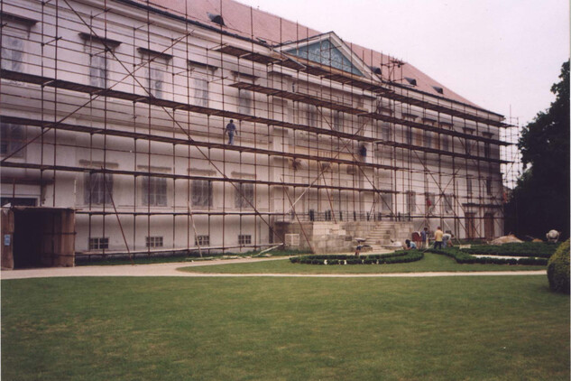 oprava fasády severního průčelí v roce 1992