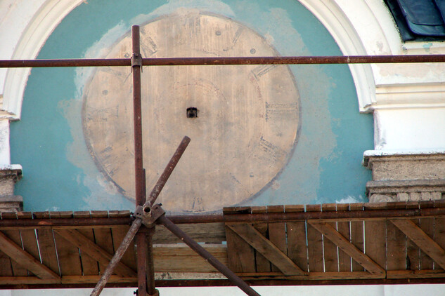 oprava ciferníku věžních hodin v roce 2007